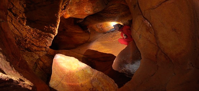 Turismo espeleológico en Caverna El Sauce