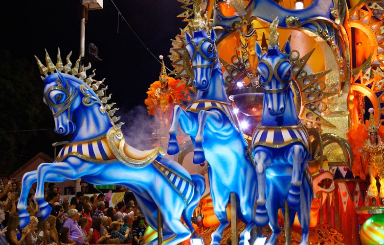 El carnaval del verano se vive en Entre Ríos