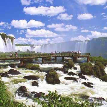 Cierran temporalmente los aeropuertos de Salta e Iguazú