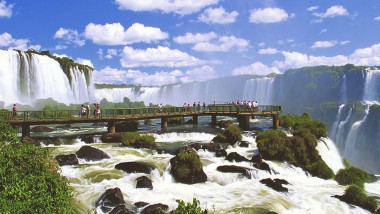 Cierran temporalmente los aeropuertos de Salta e Iguazú