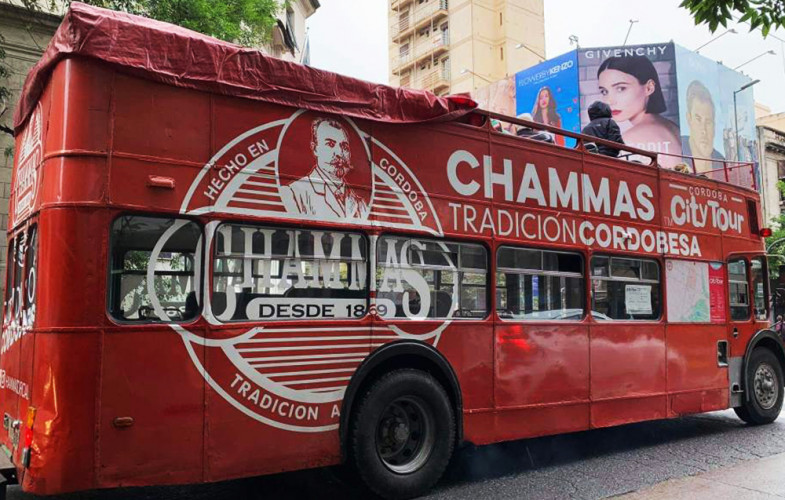 Recorré en un bus turístico la Ciudad de Córdoba