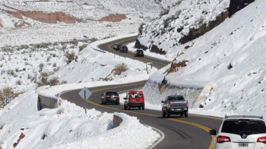 Recomendaciones para viajar en auto sobre rutas nevadas